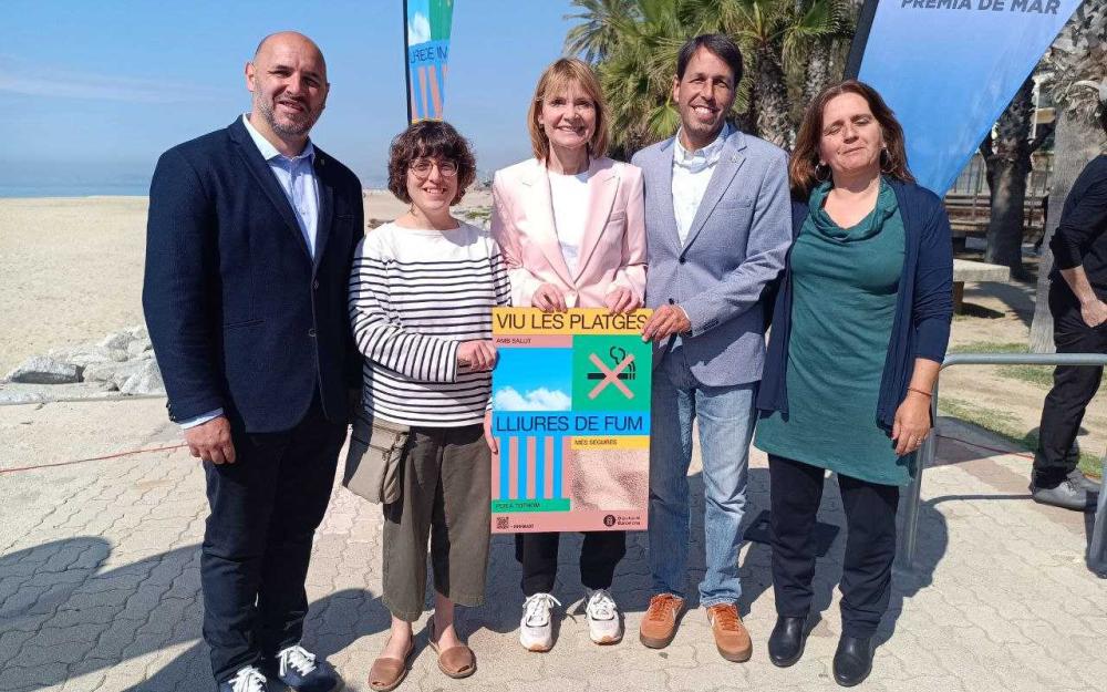 Presentació de la campanya de la Diputació "Platges sense fum" amb la presència de la regidora de Medi Ambient