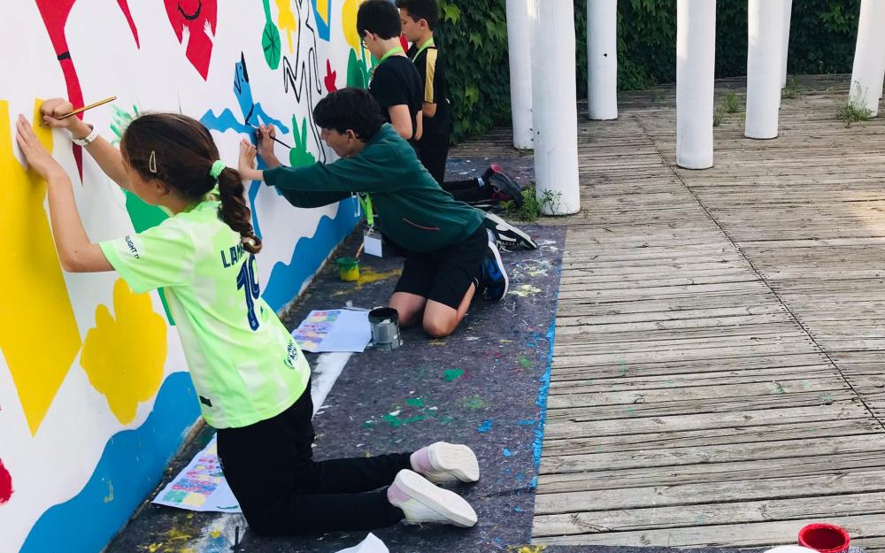 Pintada del mural a Can Bisa