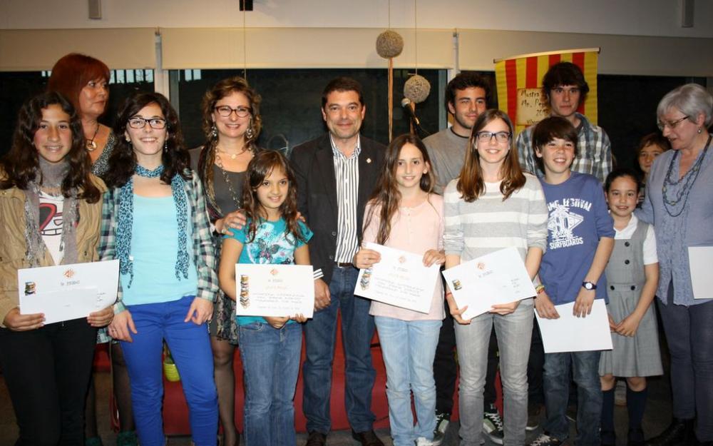 Grup de guanyadors amb l'alcalde i la regidora