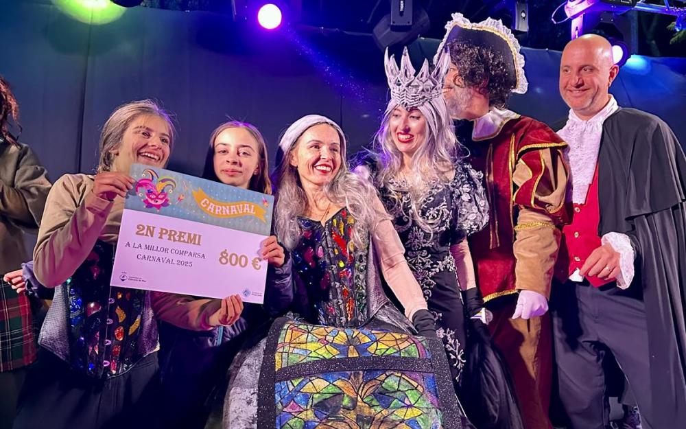 Lliurament del 2n premi de la rua de comparses del Carnaval 2025