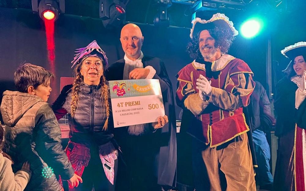 Lliurament del 4t premi de la rua de comparses del Carnaval 2025