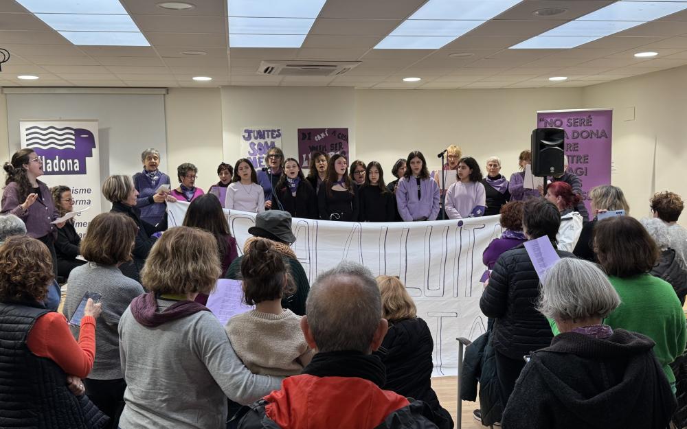 Actuació del Cor Aoke a l'Espai Galbany.
