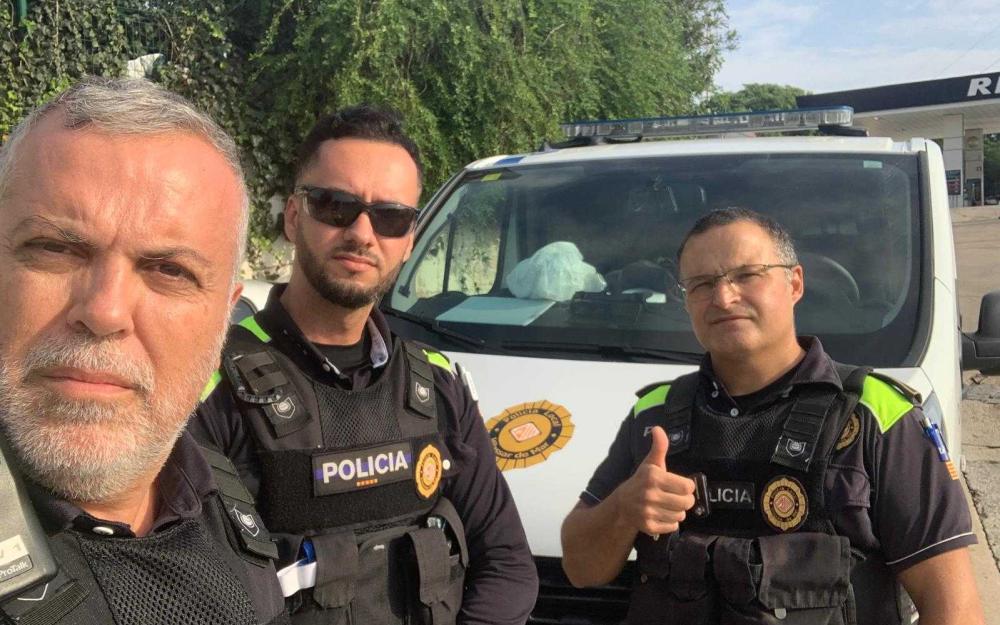 Agents Policia Local de camí als municipis afectats per la DANA