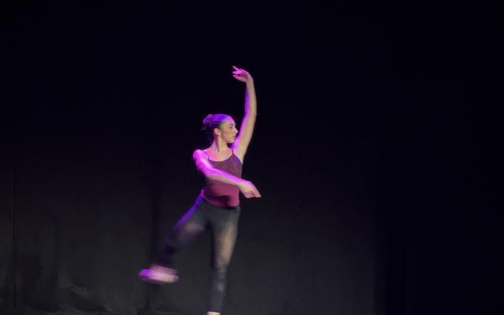 Dansa per part de l'Escola de Dansa Madó.