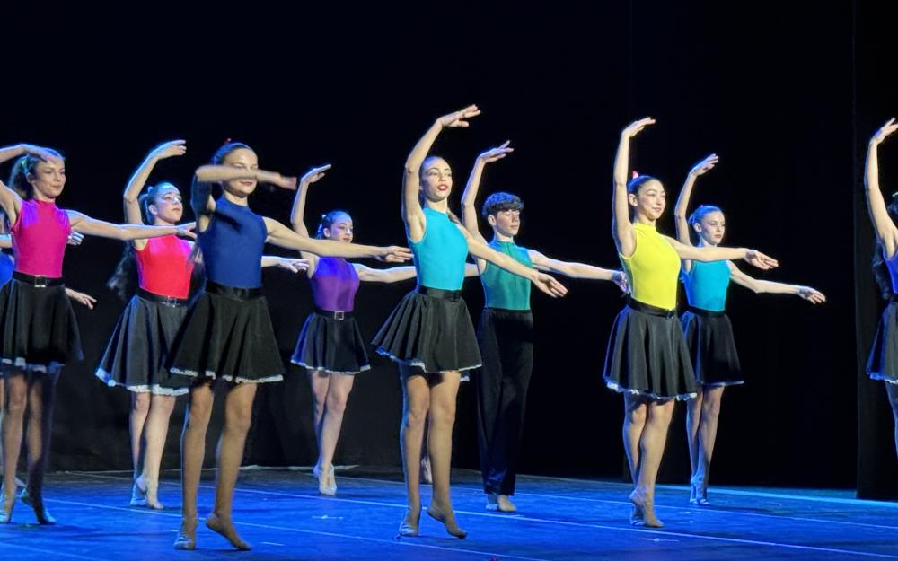 Dansa per part de l'Escola de Dansa Madó.