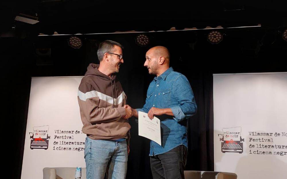 L'alcalde lliura el IV premi Vilassar de Noir de novel·la negra en català a Cesc Cornet
