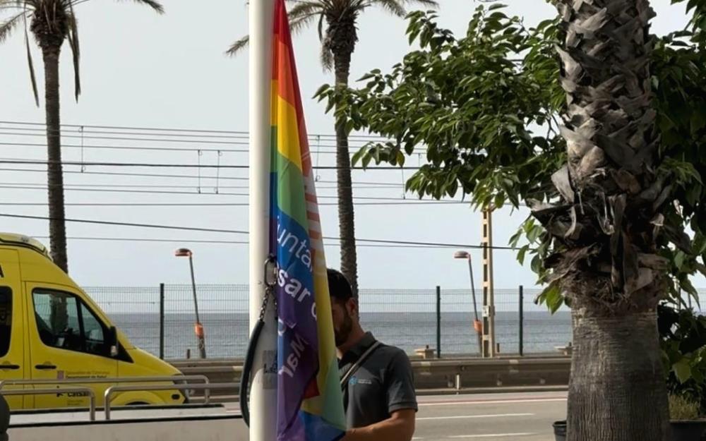 Hissada de la bandera LGBTI