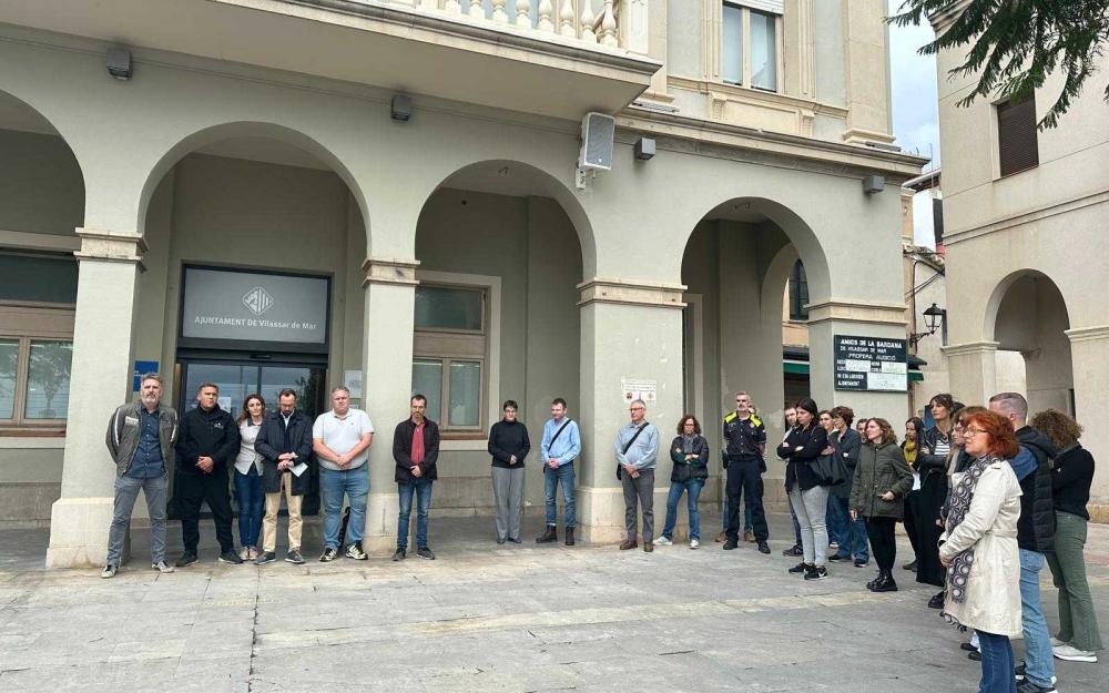 Minut de silenci a la plaça de l'Ajuntament