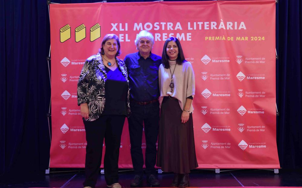Josep Maria Gregori amb la regidora de Cultura i l'alcaldessa de Vilassar de Mar