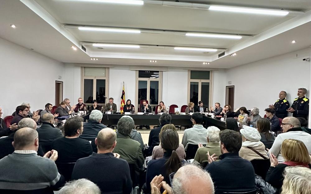 Sala de sessions plena a vessar per retre homenatge a Adrià Saborit
