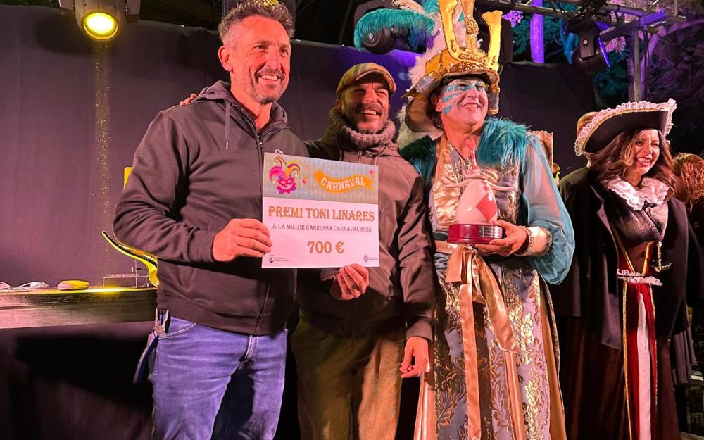 Lliurament del premi Toni Linares de la rua de comparses del Carnaval 2025
