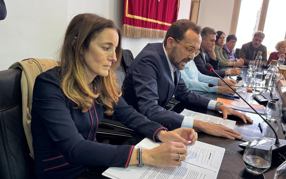 Parlament dels regidors no adscrits, Alfons Núñez i Carla Fernández, a la moció de censura