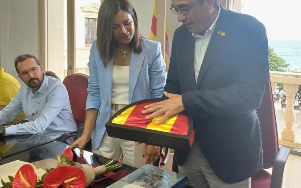 Lliurament d'obsequis a la visita del president del Parlament de Catalunya