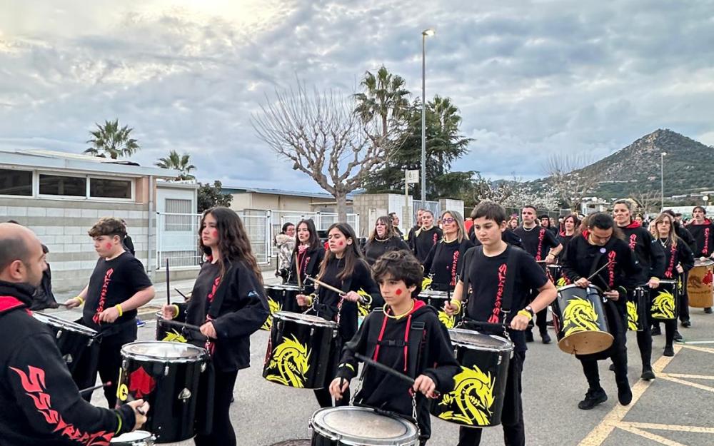 Els Ssstrèpits encapçalaven, un any més, la rua de Carnaval