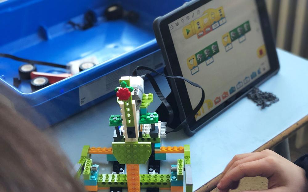 Taller de robòtica amb peces lego
