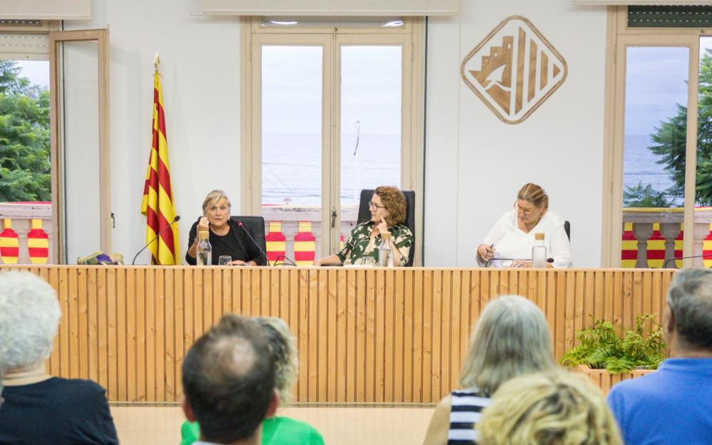 Conferència impartida per Teresa Cabré, presidenta de l'IEC