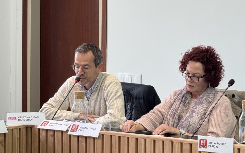 Albert Bartrolí i Virginia Gérez, del PSC, a la moció de censura