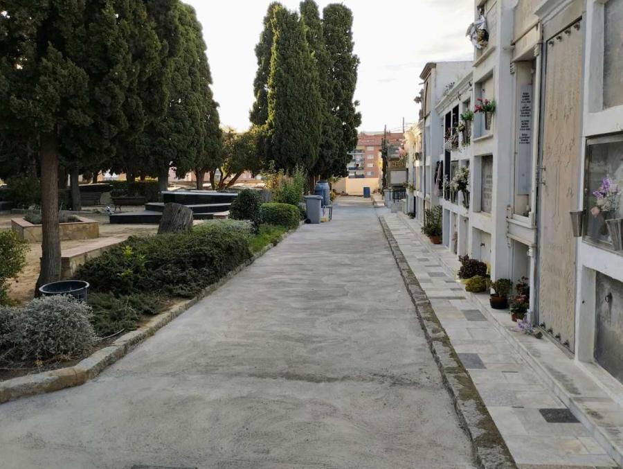 Nous carrers pavimentats al cementiri