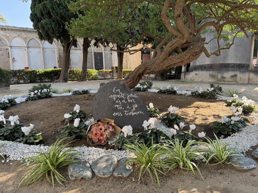 Ofrena a l'espai de dol perinatal, gestacional i neonatal al cementiri municipal
