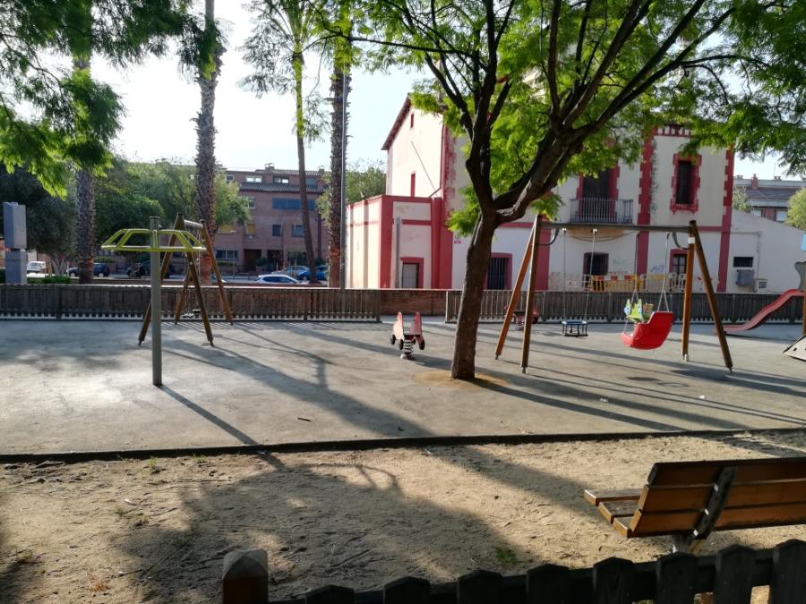 Estat actual del parc de darrere del Museu de la Marina