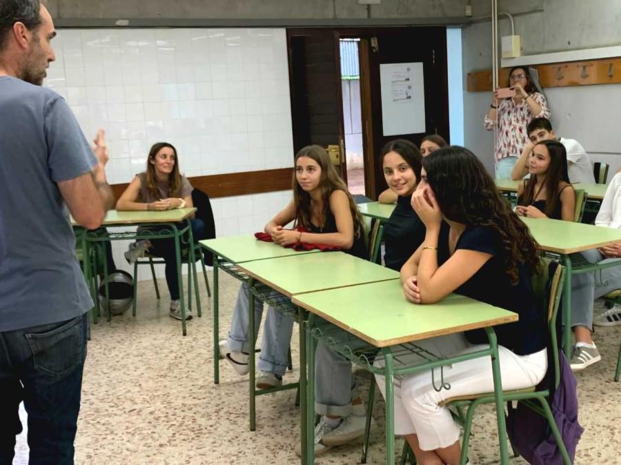 La regidora d'Educació, en un dels tallers d'emprenedoria