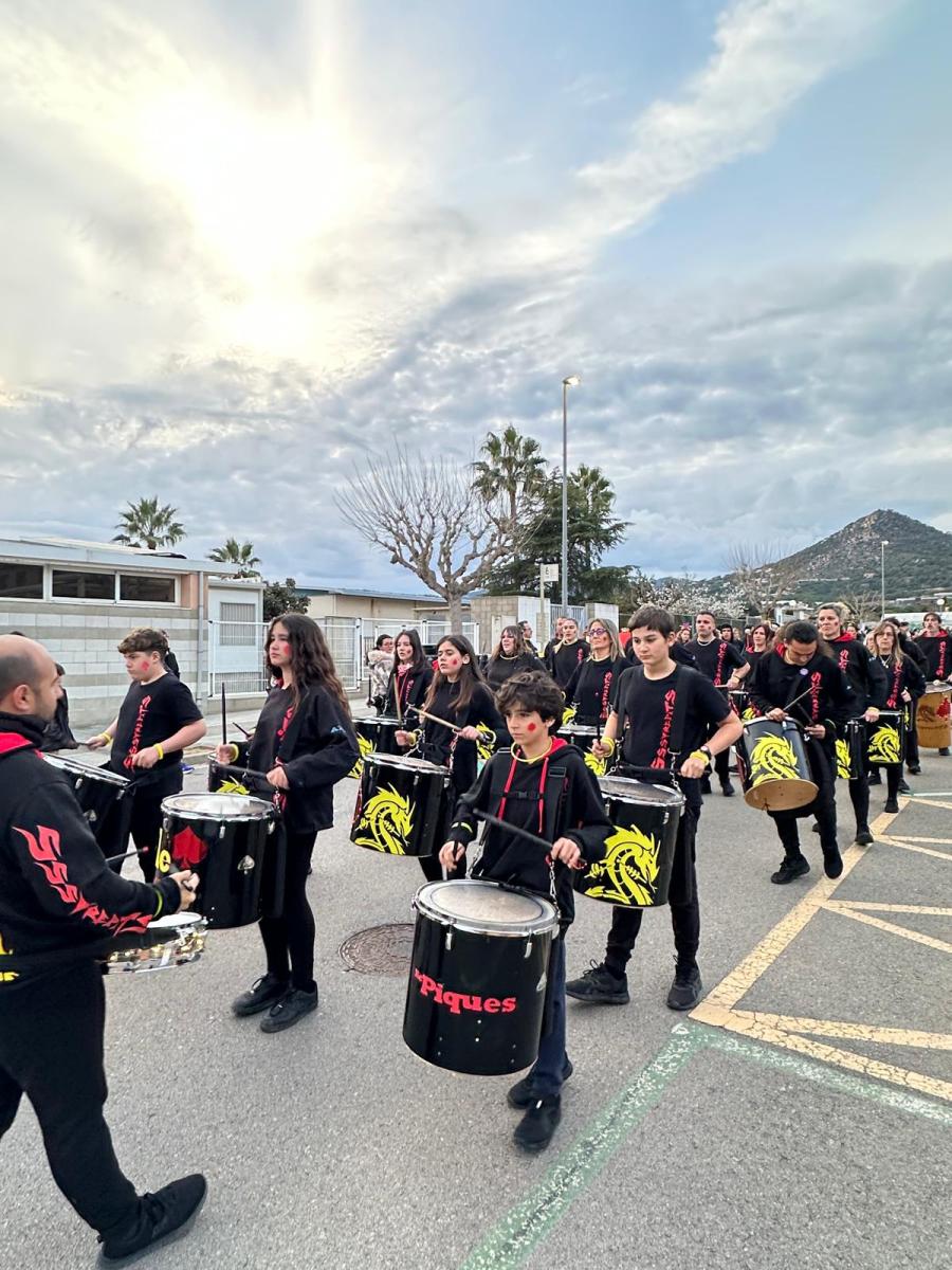 Els Ssstrèpits encapçalaven, un any més, la rua de Carnaval